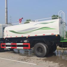 天錦底盤(pán)發(fā)動(dòng)機(jī)馬力與灑水車(chē)廠家圖片詳解